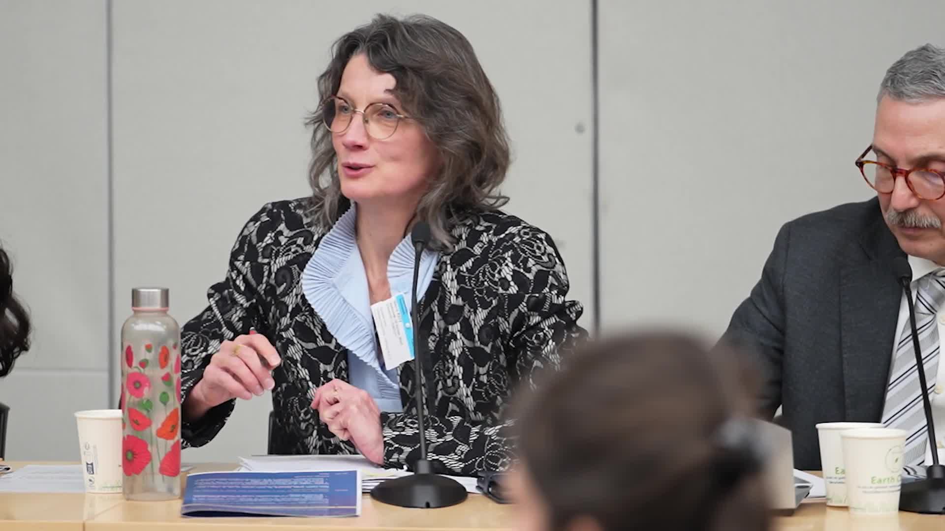 panel_ndeg2_-_le_role_du_droit_a_lalimentation_pour_guider_la_transition_des_systemes_alimentaires.mp4