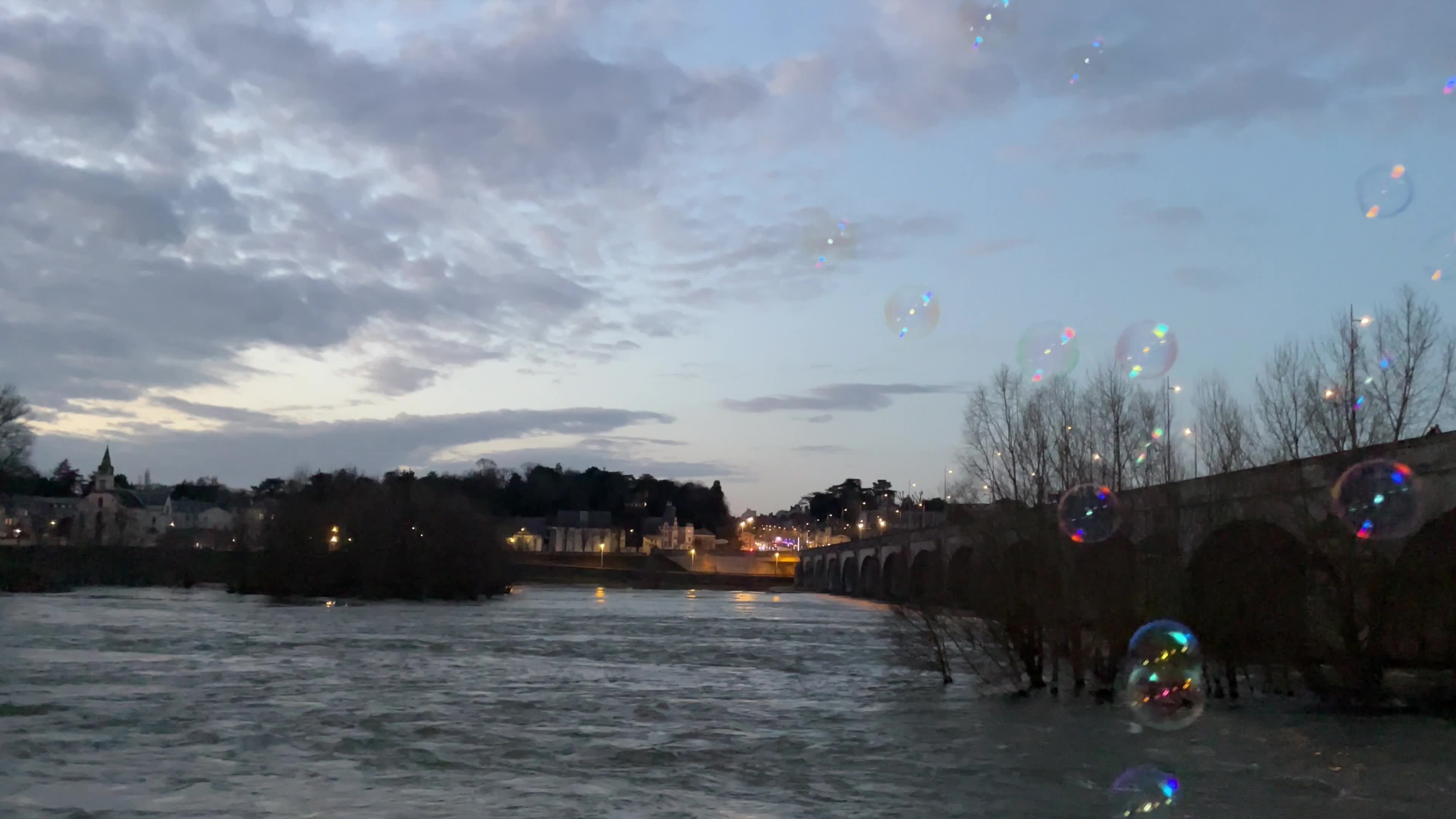 leger_comme_un_souvenir.mp4