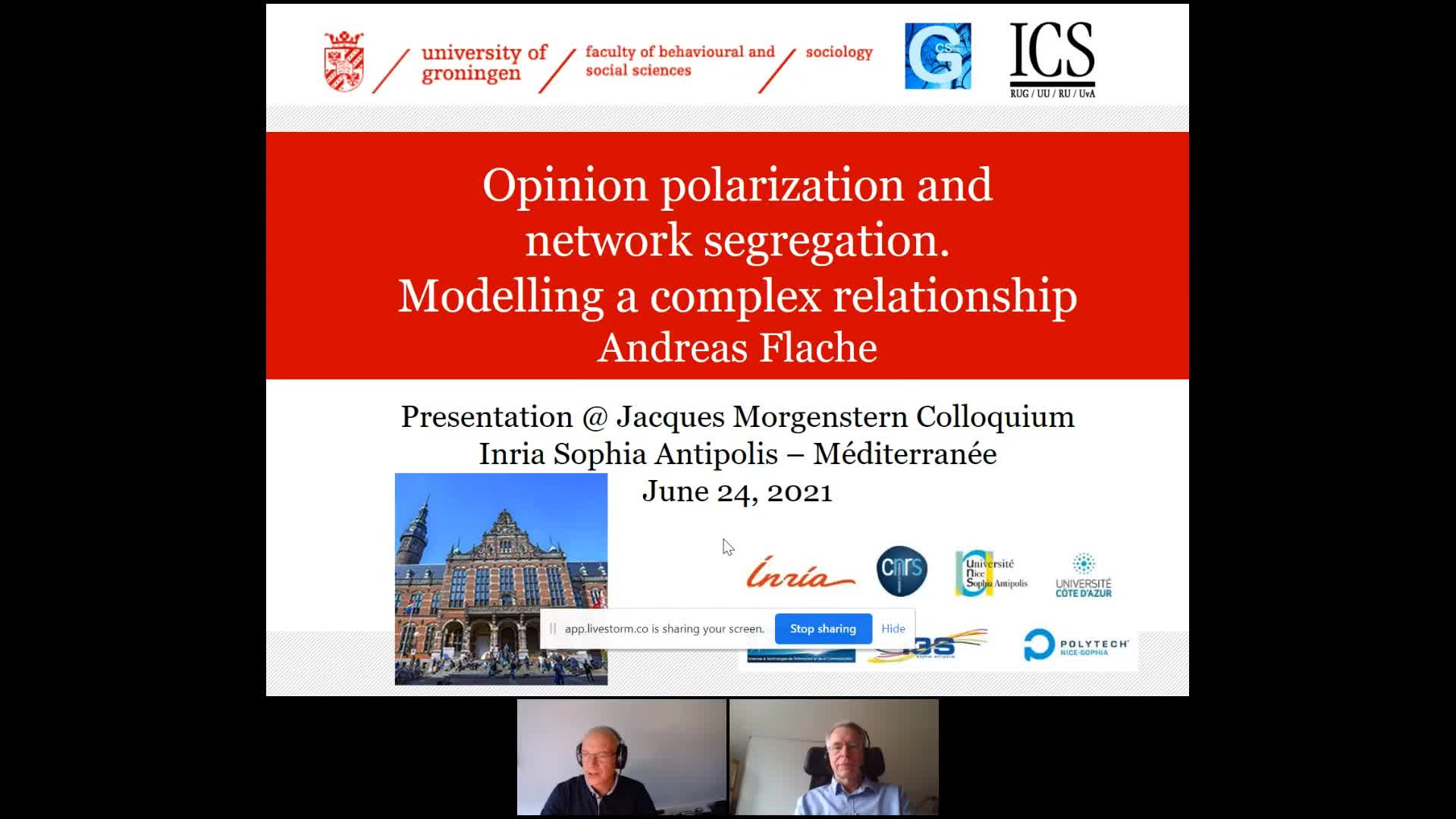 Opinion polarization and network segregation. Modelling a complex Relationship