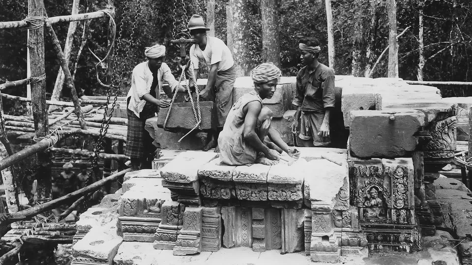 Trésors asiatiques de l’EFEO : Archives de la Conservation d'Angkor, dans les pas des archéologues