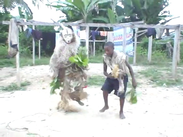 Chronique des pygmées babongo 2007 : Sortie du masque mokuya