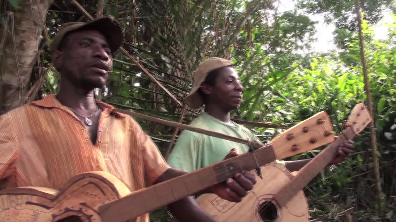 Chronique des Pygmées baka : Musiciens / Groupe Tibola 2010 / 2011