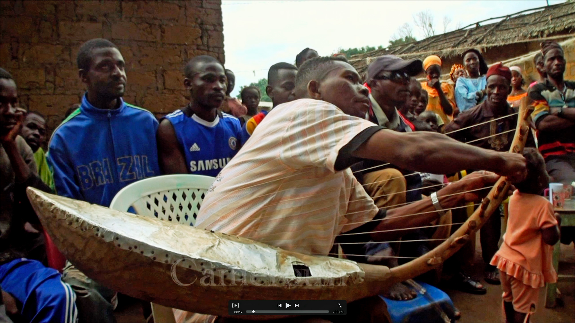 Cordophone et chant au village de Mbakaou, nord Cameroun