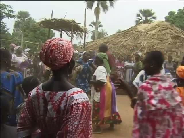Enterrement à Karonkã
Rituel funéraire, Guinée-Bissau