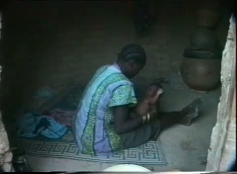 Rasmane du matin au soir (Kienfangue, Burkina Faso 1995) : soins au nourisson chez les Mossi (version longue)
