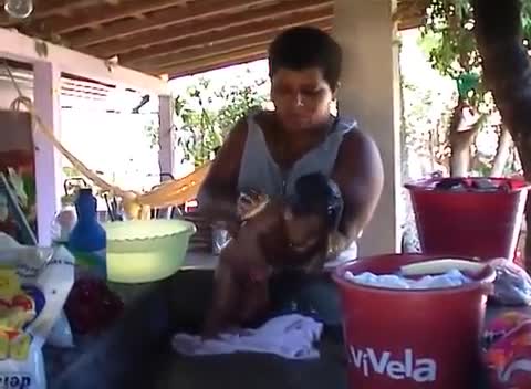 Toilettes d’enfants à Cuaji, Mexique : 
 Toilette de Alejandra (40 jours) par sa grand-mère