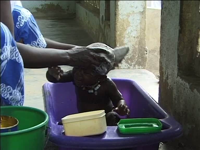 Toilettes manjak, Sénégal : Toilette et massage de Laurence