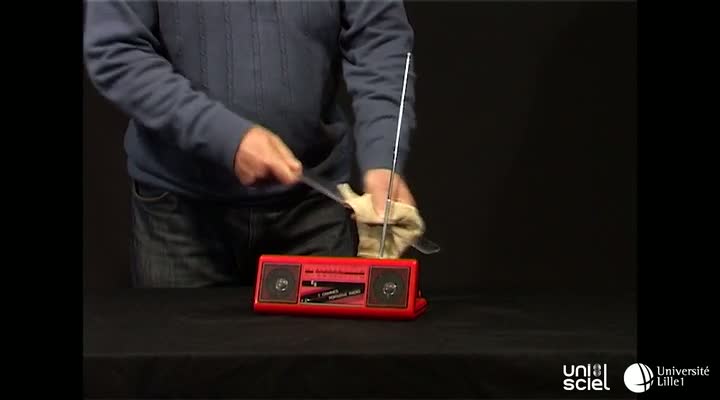 Détecter des charges électriques avec une radio