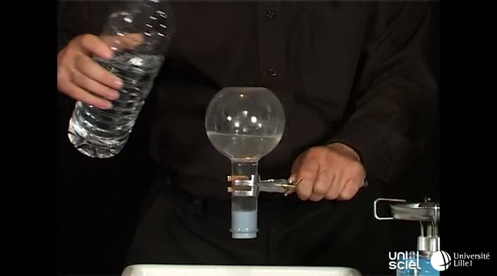Faire bouillir de l'eau en dessous de 100 °C (le bouillant de Franklin)