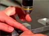 Observation du cheveu en microscopie optique au cours d'un essai de traction