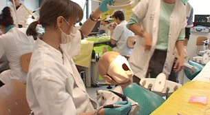 Les enseignements pratiques à la Faculté de Chirurgie dentaire